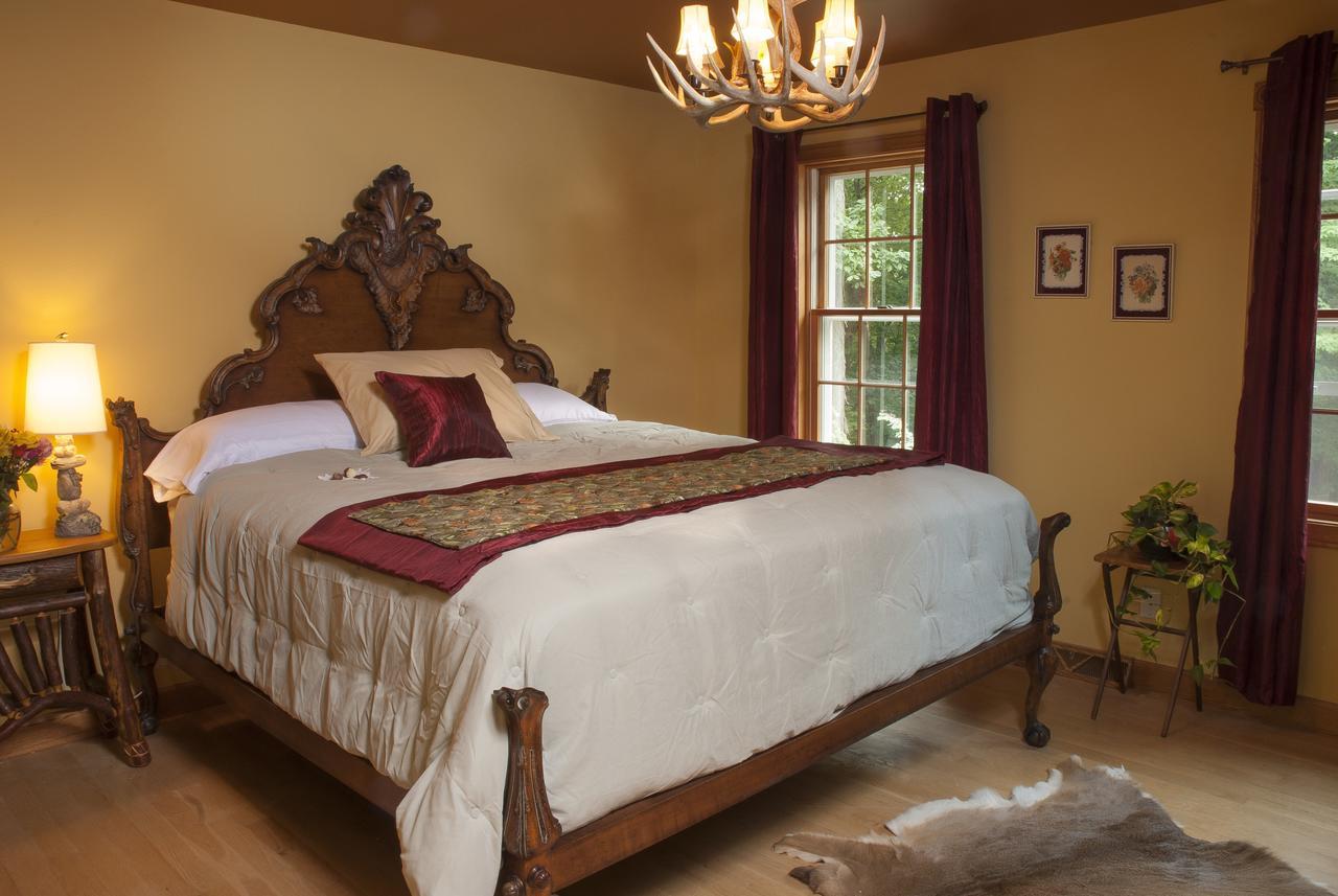 Hidden Serenity Bed And Breakfast West Bend Room photo
