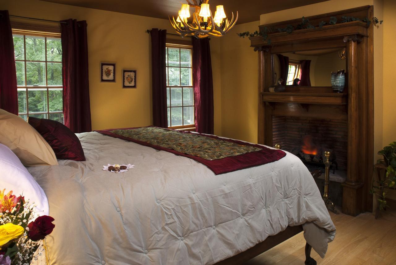 Hidden Serenity Bed And Breakfast West Bend Room photo