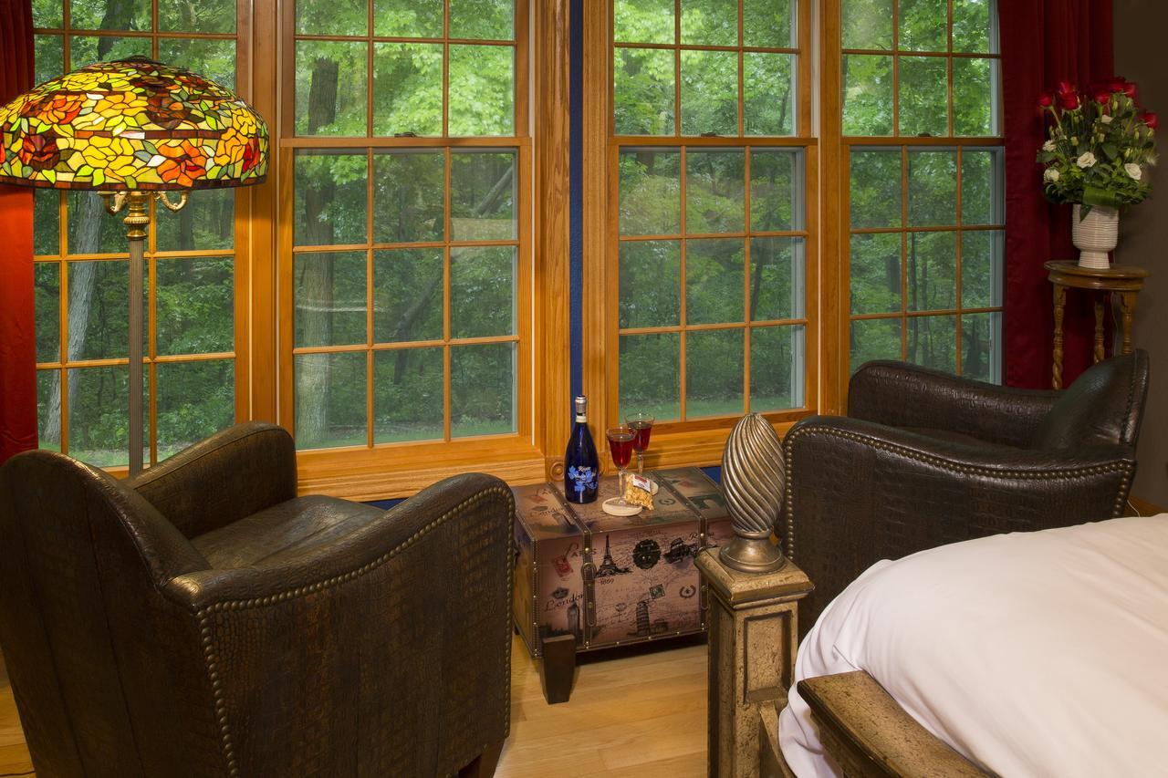 Hidden Serenity Bed And Breakfast West Bend Exterior photo