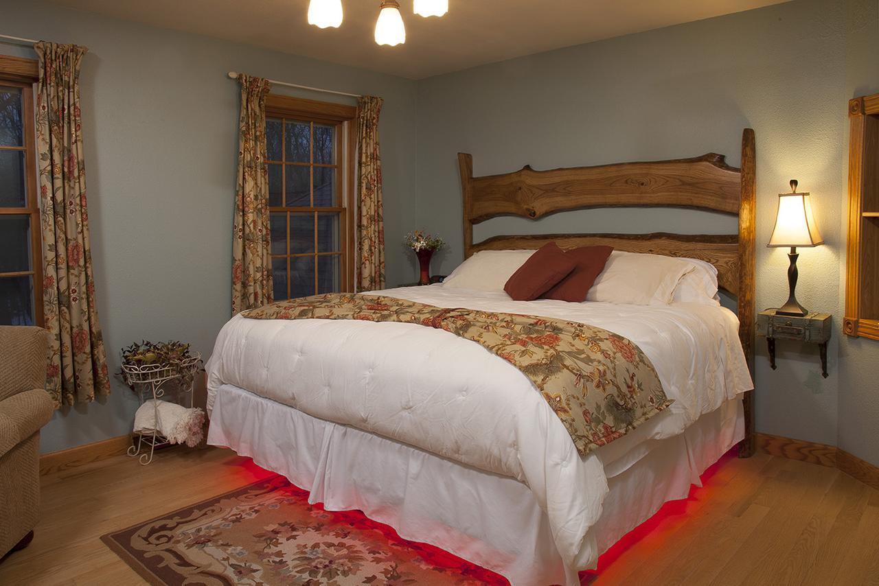 Hidden Serenity Bed And Breakfast West Bend Exterior photo